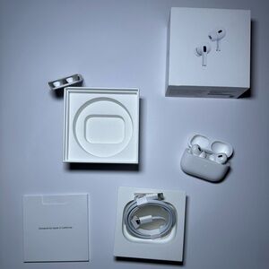 Apple AirPods Pro 2nd Generation with MagSafe Charging Case (USB-C) Preowned